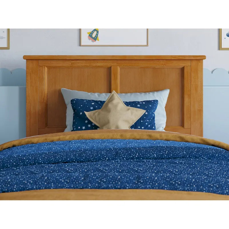 Lit plateforme avec pied de lit assorti et lit gigogne double